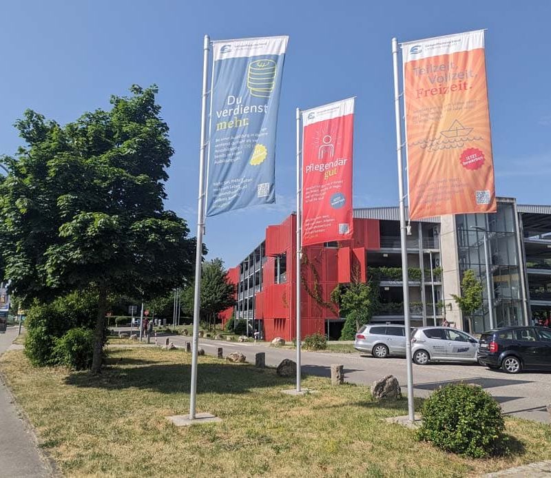 Fahnenmasten und Flaggen