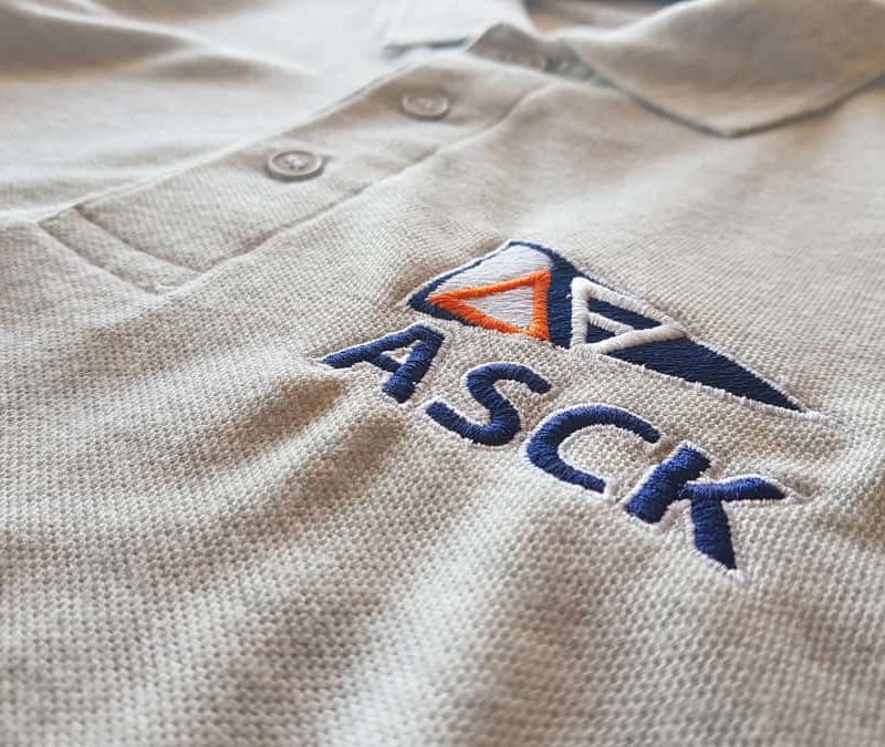 Polo T-Shirt bestickt mit Logo + Schriftzug