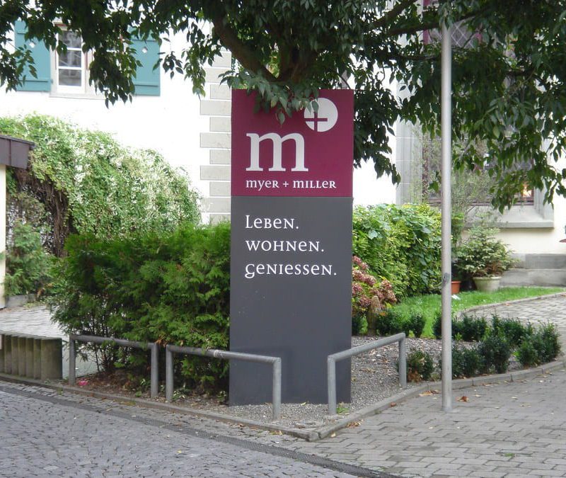 Werbemonolith bedruckt